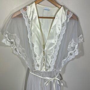 Angelic Bridal Lace Tule Satin Bow Robe Lingerie pearl buttons night gown Ivory